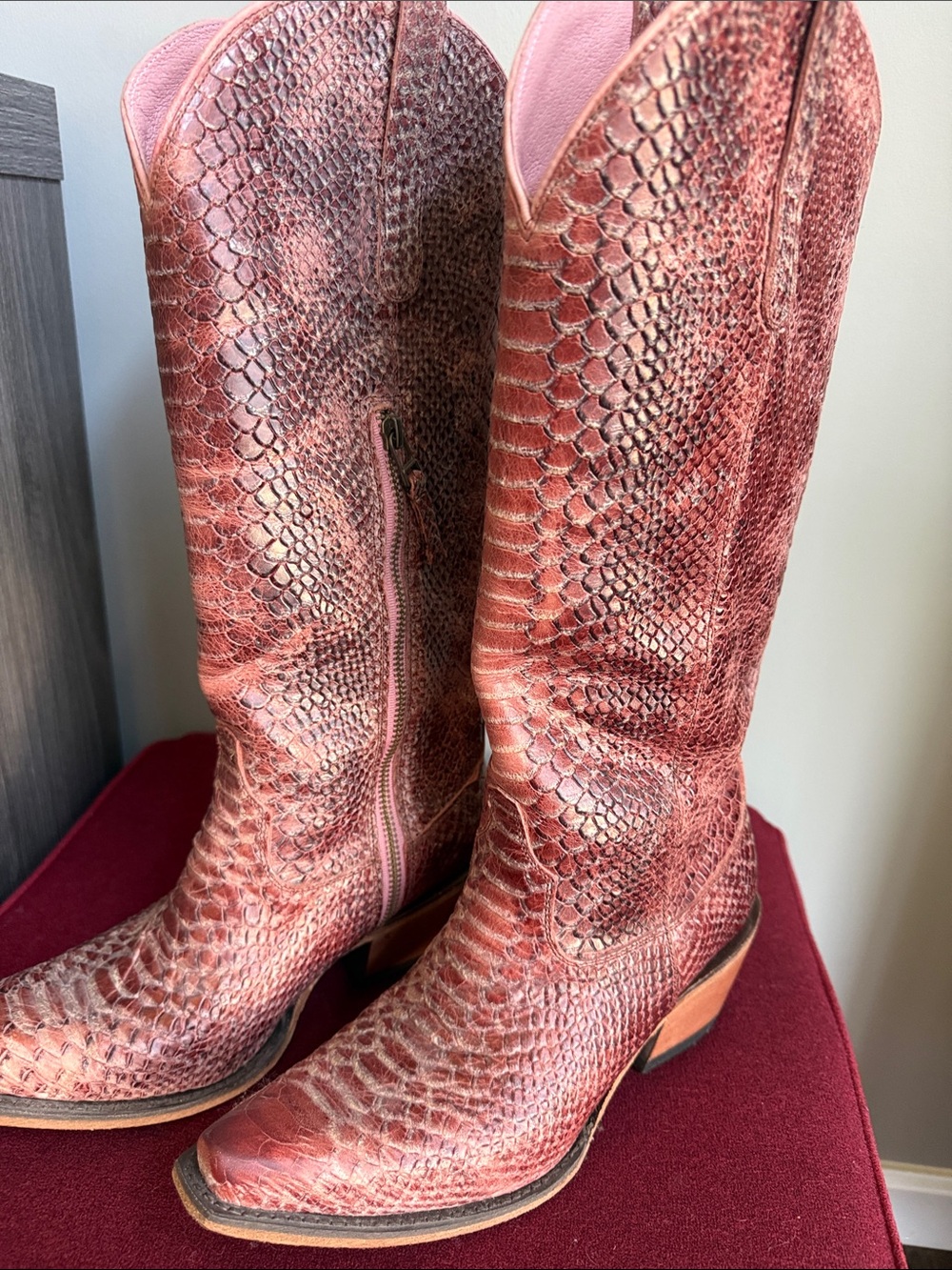 NWOT Women's desert Pink Snakeskin-Cowboy Boots with Side Zip